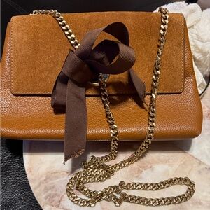 NWT TED BAKER TAN GRAINY LEATHER Crossbody with Gold link chain.